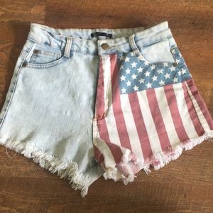Vintage-looking high waisted American flag shorts